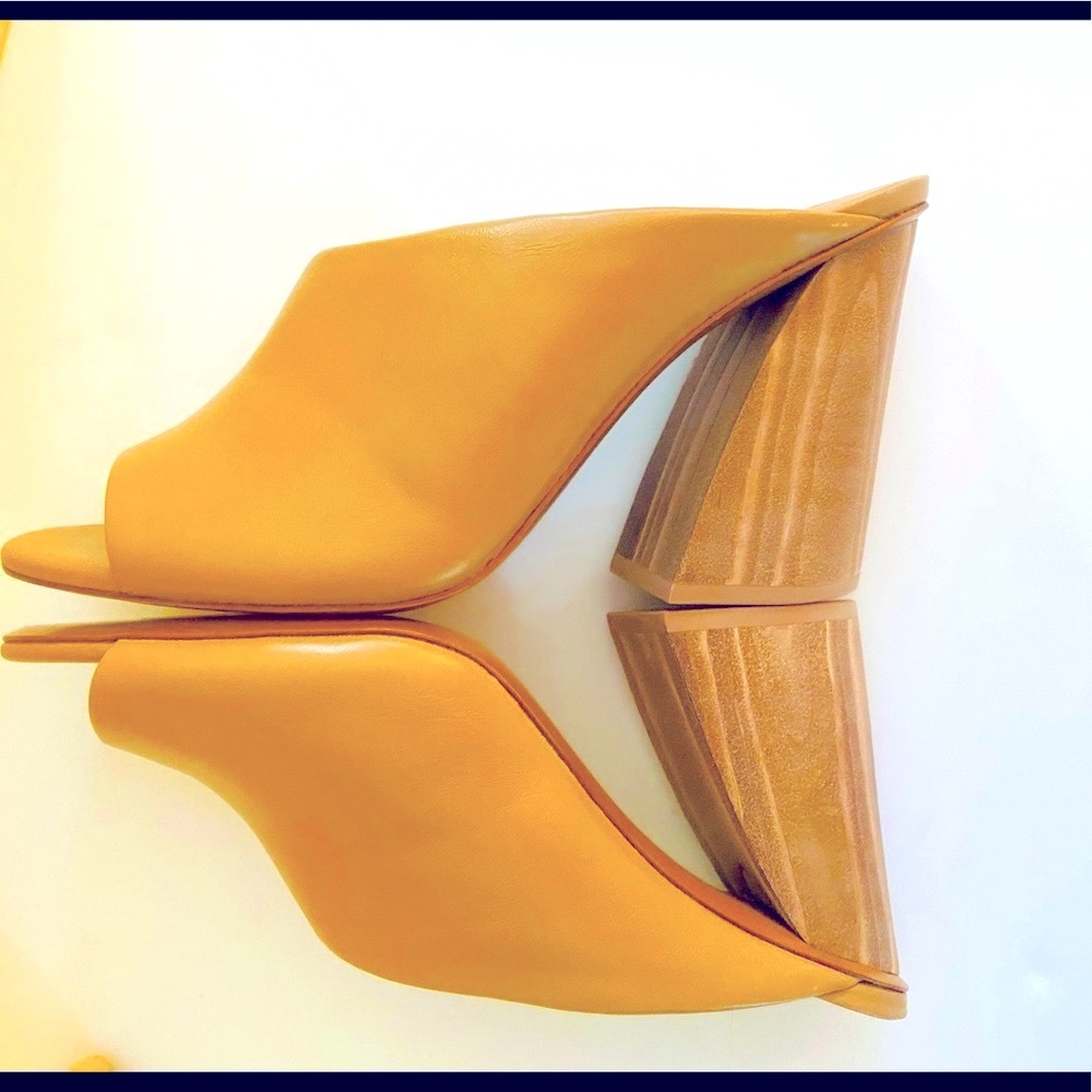 NWT - Mercedes Castillo Izar - Leather Mules in Light Tan Leather & Wooden Heel - Picture 5 of 16